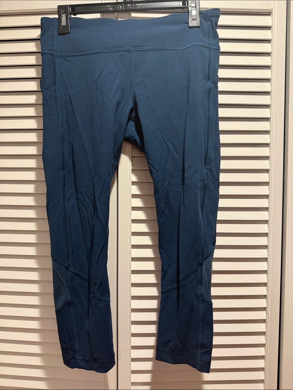Lululemon pace rival crops - size 10